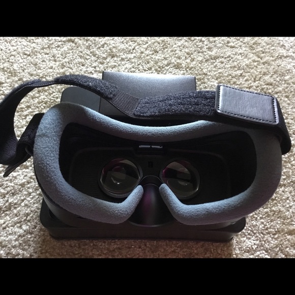 Samsung Gear VR oculus with controller - Picture 5 of 7
